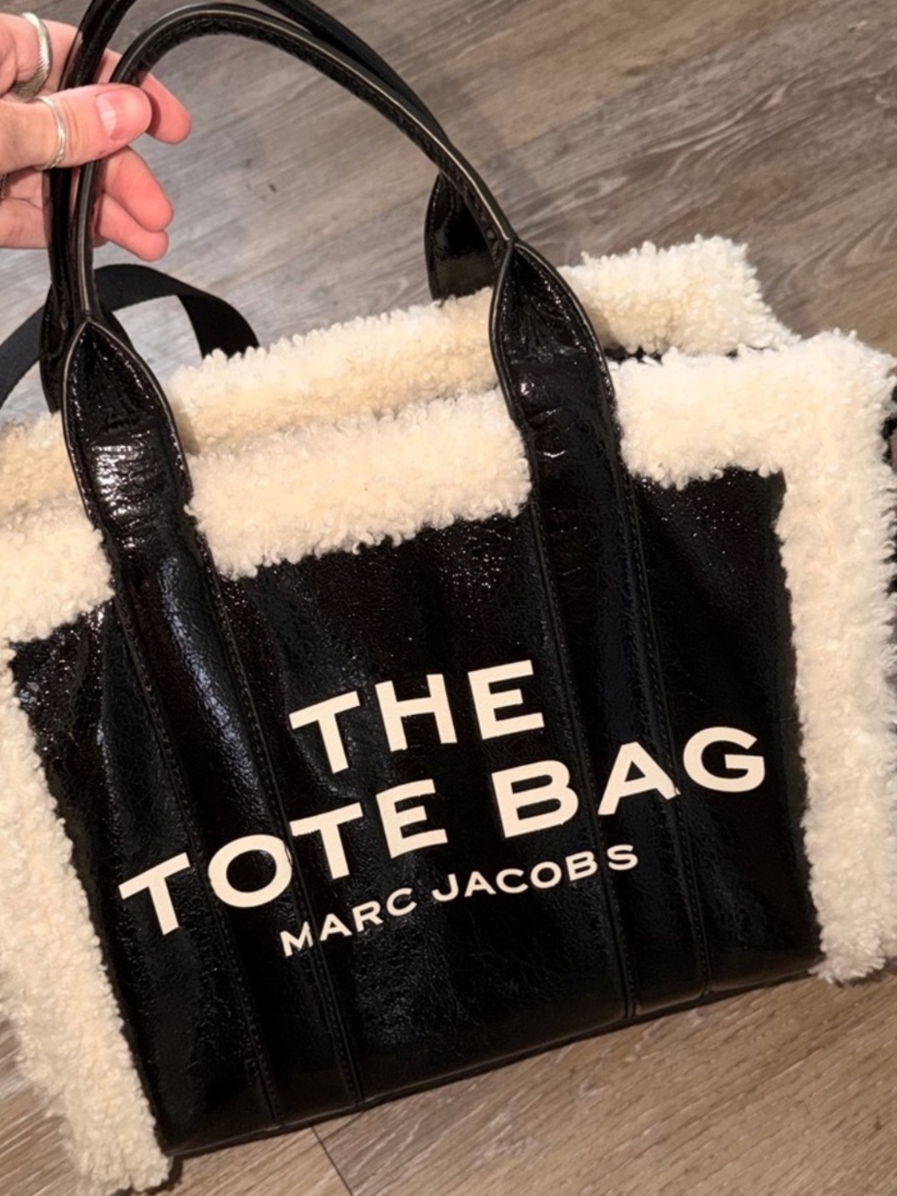 marc jacob’s “the tote bag” 🖤 - Picture 2 of 6
